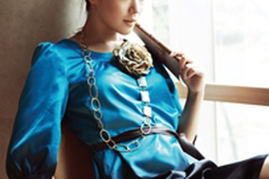 “Bà bầu” Kim Hee Sun lại khoe dáng