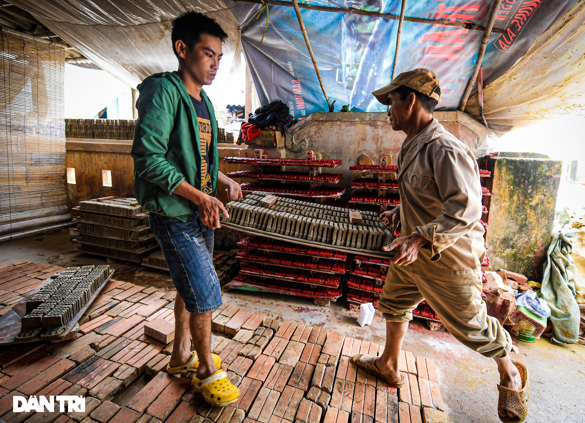 Làng đúc tượng ông Công ông Táo độc nhất nơi xứ Huế - 3 Làng đúc tượng ông Công ông Táo độc nhất nơi xứ Huế - 3