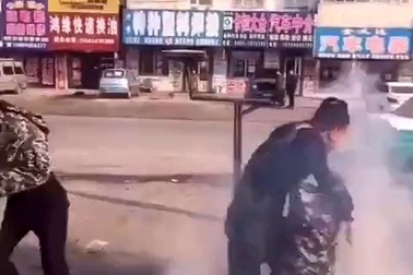 Chết cười với màn lật tẩy những màn diễn ảo thuật