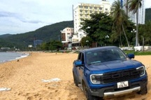 Vì sao tài xế lái xe trên biển Tuy Hòa bị khởi tố, còn ở Quy Nhơn thì không