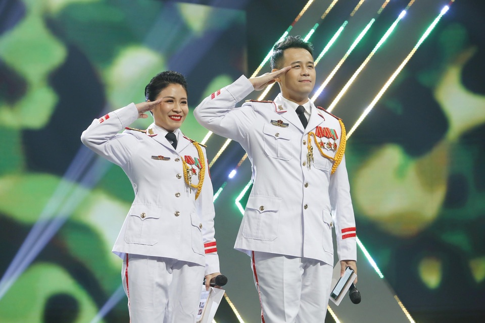 MC Hoàng Linh kể về “kho báu” có được sau 13 năm gắn bó với người lính - 4 MC Hoàng Linh kể về “kho báu” có được sau 13 năm gắn bó với người lính - 4