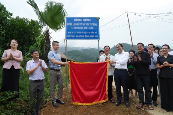 Khánh thành tuyến đường Làng Nủ, công trình xây dựng bằng cả yêu thương