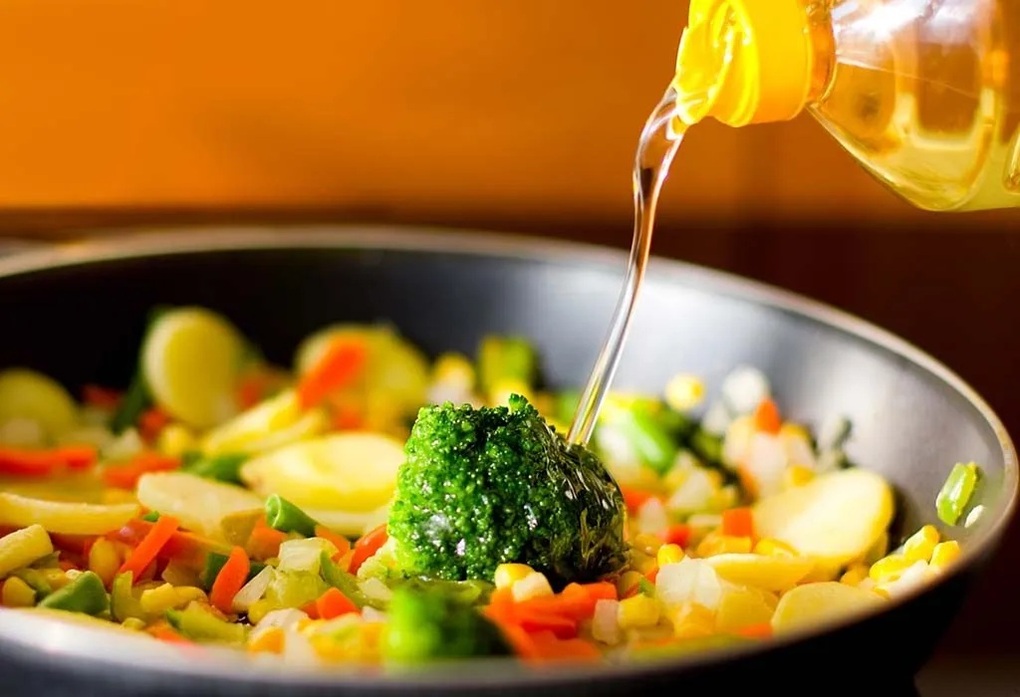 Bí quyết chăm sóc sức khỏe gia đình từ căn bếp: Khi dầu ăn cũng là yếu tố quyết định - 1 Bí quyết chăm sóc sức khỏe gia đình từ căn bếp: Khi dầu ăn cũng là yếu tố quyết định - 1