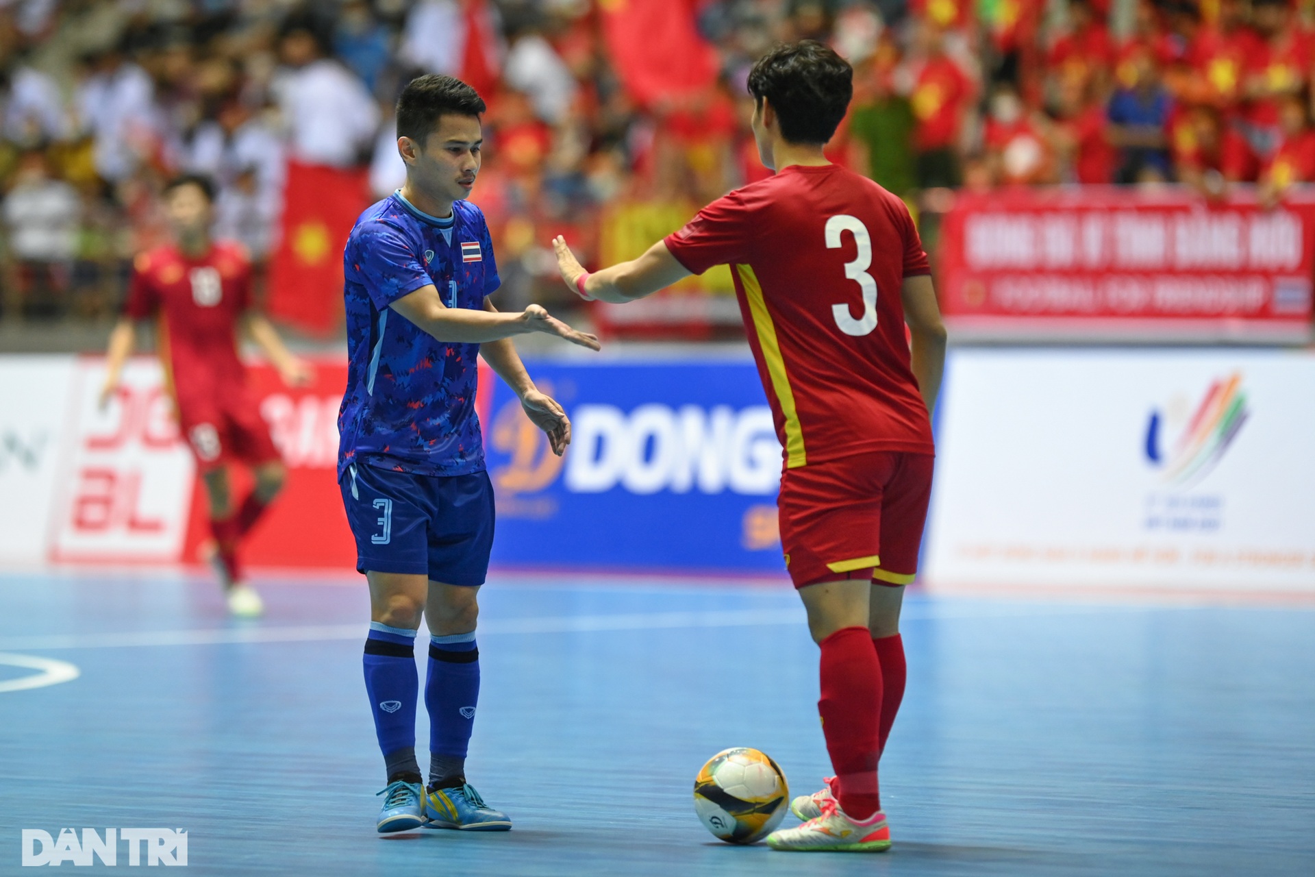 Thắng futsal Việt Nam, cầu thủ Thái Lan nhảy múa, ăn mừng đầy phấn khích - 18 Thắng futsal Việt Nam, cầu thủ Thái Lan nhảy múa, ăn mừng đầy phấn khích - 18
