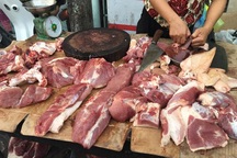 Thịt lợn rẻ nhất 10 năm: 1 kg thịt không bằng 1 cân khoai