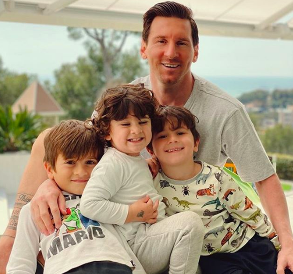 Messi, Ronaldo và Neymar làm gì để duy trì thể lực trong mùa dịch? - 7 Messi, Ronaldo và Neymar làm gì để duy trì thể lực trong mùa dịch? - 7