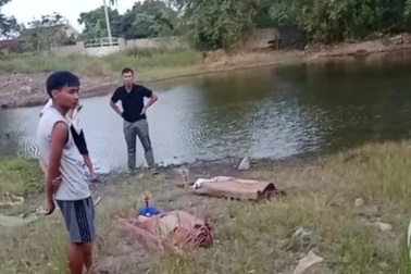 Hai học sinh đuối nước tử vong khi tắm gần mỏ đá hoang