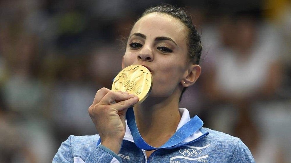 Vẻ lôi cuốn của hotgirl Israel đầu tiên giành huy chương vàng Olympic - 1 Vẻ lôi cuốn của hotgirl Israel đầu tiên giành huy chương vàng Olympic - 1