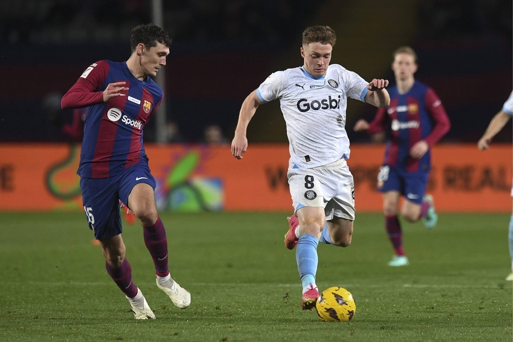 Thắng đậm Barcelona, Girona soán ngôi đầu bảng của Real Madrid - 1 Thắng đậm Barcelona, Girona soán ngôi đầu bảng của Real Madrid - 1