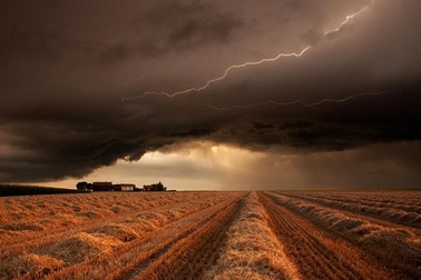 Ấn tượng những hình ảnh "săn" bão