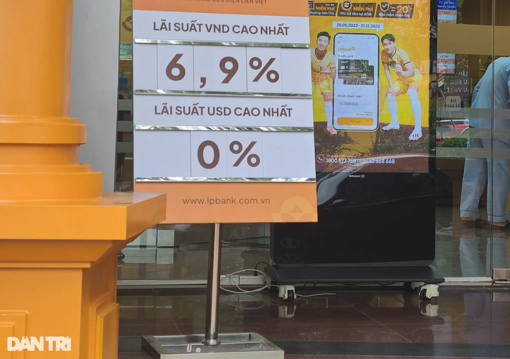 Hết thời ngân hàng treo biển lãi suất cao sát 10%/năm hút khách gửi tiền - 2