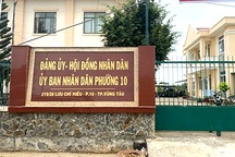 Đình chỉ công tác bí thư, chủ tịch phường lơ là, lúng túng phòng chống dịch