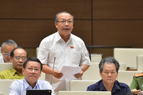 “Xuất hiện nhiều cán bộ có biệt phủ, xe sang từ đất”