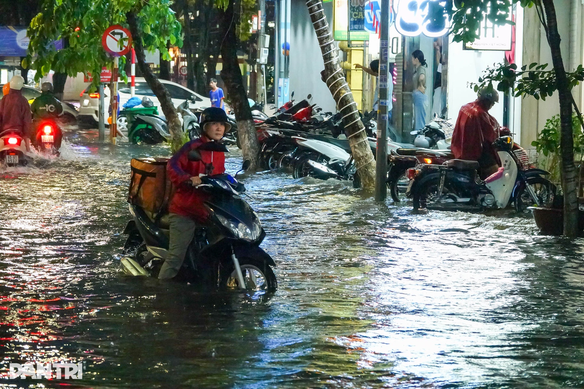 Hệ thống chống ngập nghìn tỷ bất lực khiến Cần Thơ ngập nặng sau mưa lớn - 7