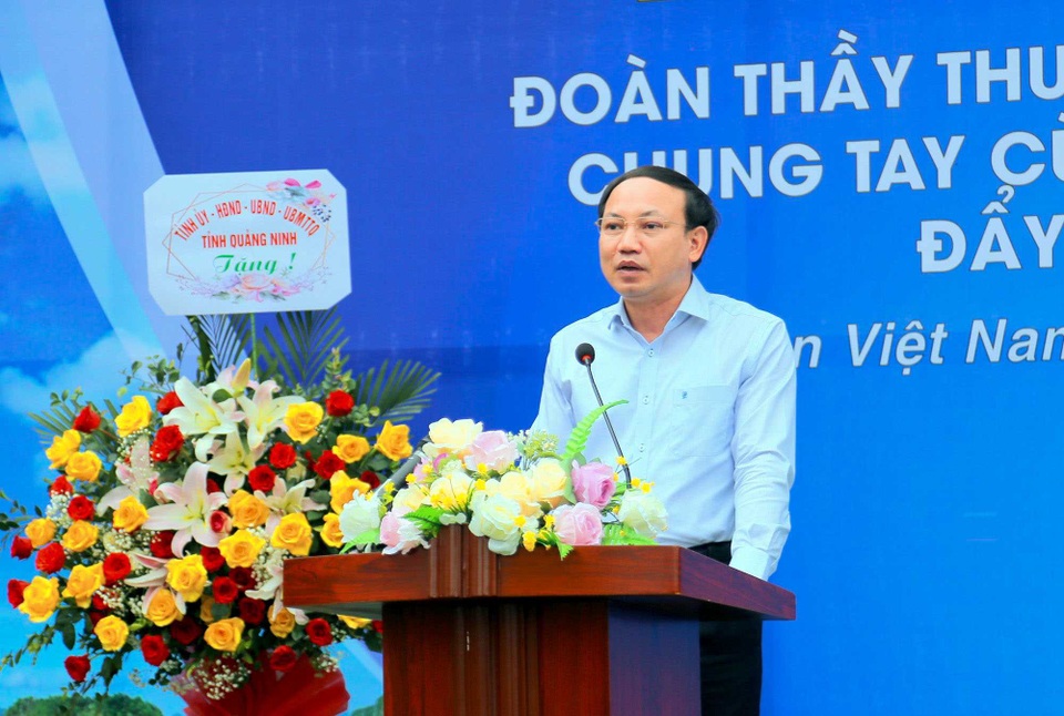 Quảng Ninh: 200 y bác sĩ, nhân viên y tế chính thức lên đường chi viện cho Bắc Giang - 4 Quảng Ninh: 200 y bác sĩ, nhân viên y tế chính thức lên đường chi viện cho Bắc Giang - 4
