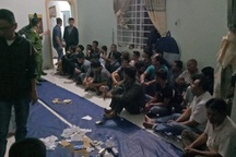 Tạm giữ 34 con bạc trong vụ đánh bạc “khủng”