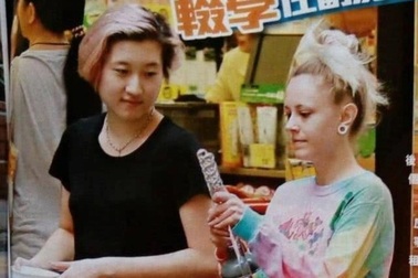 Con gái "rơi" của vua võ thuật Thành Long sống cô đơn và túng thiếu