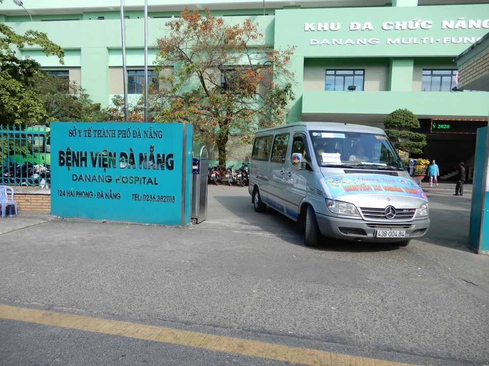 Ấm lòng “Chuyến xe nghĩa tình” đưa hàng trăm bệnh nhân về quê ăn Tết - 6 Ấm lòng “Chuyến xe nghĩa tình” đưa hàng trăm bệnh nhân về quê ăn Tết - 6