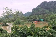 Hai học sinh bị nước lũ cuốn tử vong