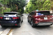 Kỳ lạ 2 chiếc ô tô mang biển đẹp giống nhau