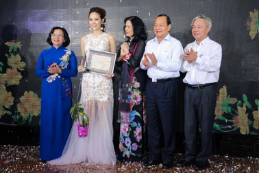 Phim của đạo diễn Dustin Nguyễn đạt cùng lúc 3 giải thưởng