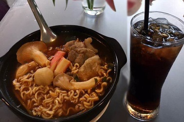 Sài Gòn cuối tuần... Đi ăn mì cay