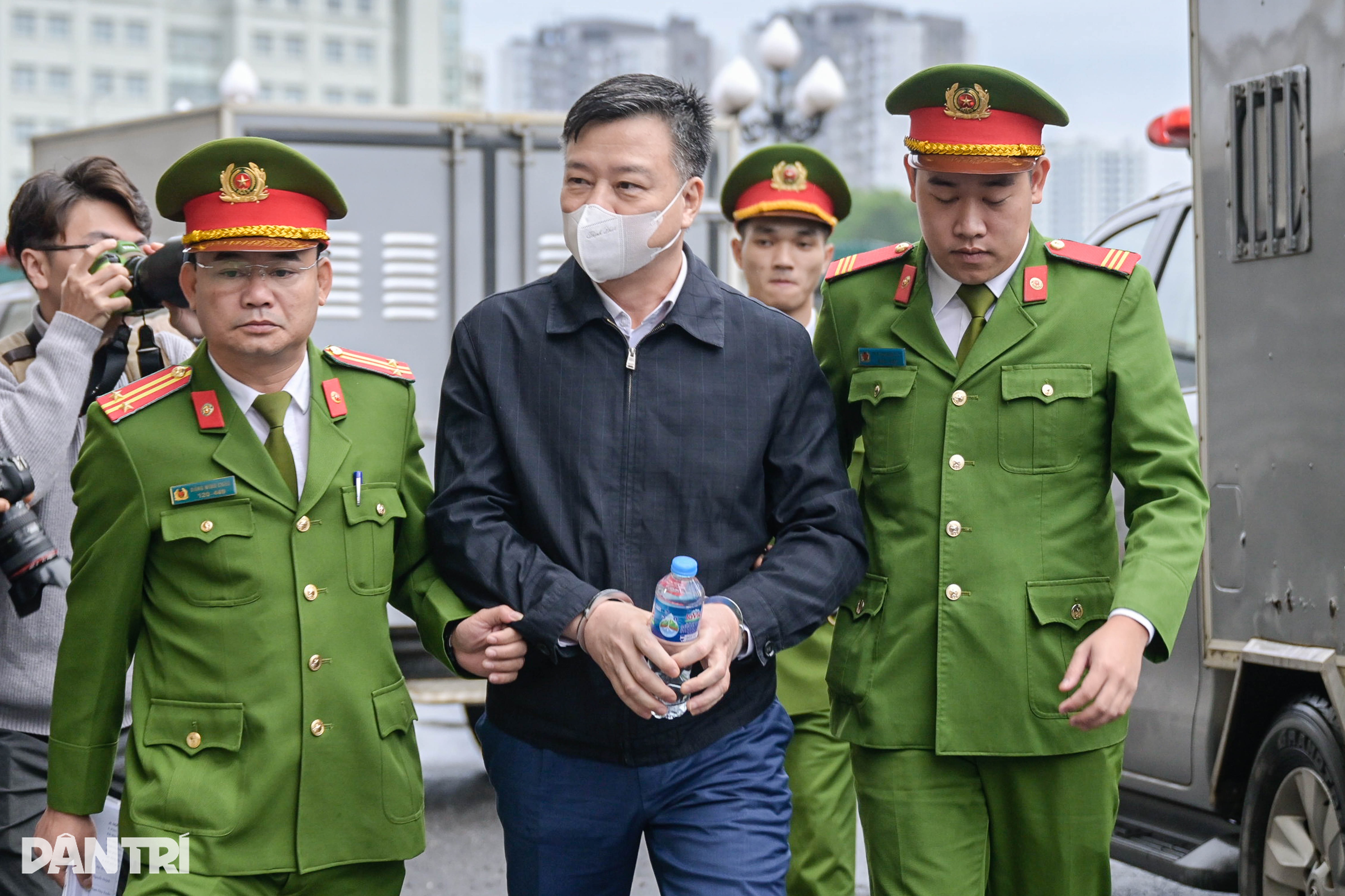 Viet A tárgyalása Fontos ügy: Egy női vádlott távol maradt a tárgyaláson, mert éppen most szült - 2 Xét xử đại án Việt Á: Một nữ bị cáo vắng mặt tại tòa do mới sinh con - 2