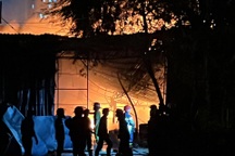 Xưởng vải ở Bình Dương cháy ngùn ngụt