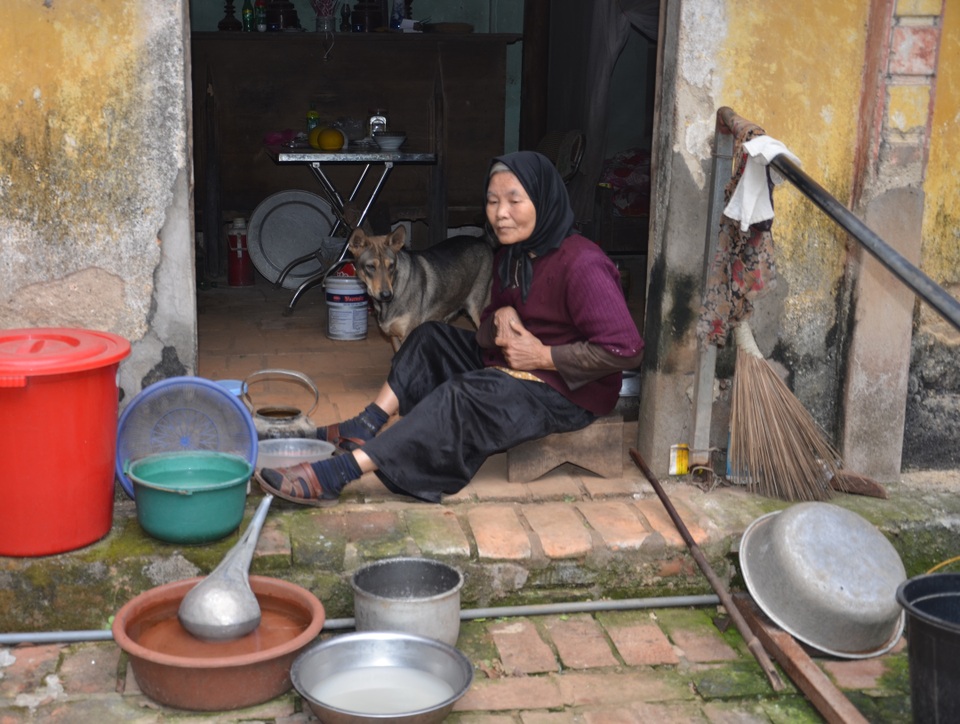 Chú chó thông minh nhiều lần cứu mạng cụ bà bị liệt chăm con bại não - 4 Chú chó thông minh nhiều lần cứu mạng cụ bà bị liệt chăm con bại não - 4