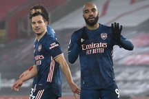 Thắng Southampton, Arsenal vươn lên nửa trên bảng xếp hạng