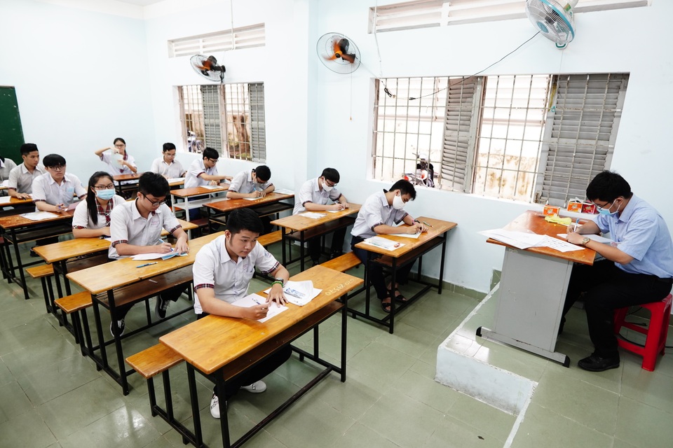 TPHCM: 1 thí sinh bị cách ly, phút chót được dự thi sau xét nghiệm âm tính - 4 TPHCM: 1 thí sinh bị cách ly, phút chót được dự thi sau xét nghiệm âm tính - 4