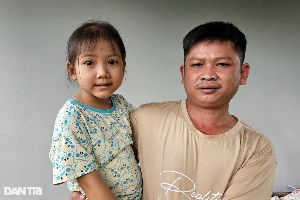Bạn đọc ủng hộ gần nửa tỷ đồng thắp sáng hy vọng sống cho bé gái 7 tuổi - 2 Bạn đọc ủng hộ gần nửa tỷ đồng thắp sáng hy vọng sống cho bé gái 7 tuổi - 2