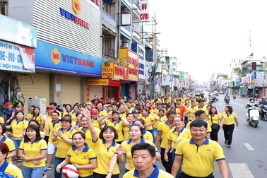 PNJ đi bộ đồng hành vì người nghèo 2019