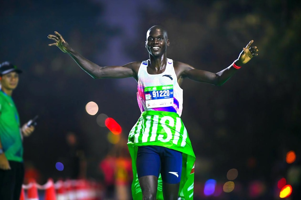 Đóng góp cho thể thao cộng đồng của ANTA qua VPBank International Marathon 2024 - 4 Đóng góp cho thể thao cộng đồng của ANTA qua VPBank International Marathon 2024 - 4