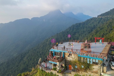 "Ranh giới" đất - trời, đẹp như tiên cảnh, cách Hà Nội chỉ 70km