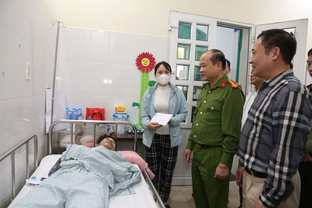 Trung tá CSGT bị tông gãy xương đòn tại chốt đo nồng độ cồn - 2 Trung tá CSGT bị tông gãy xương đòn tại chốt đo nồng độ cồn - 2
