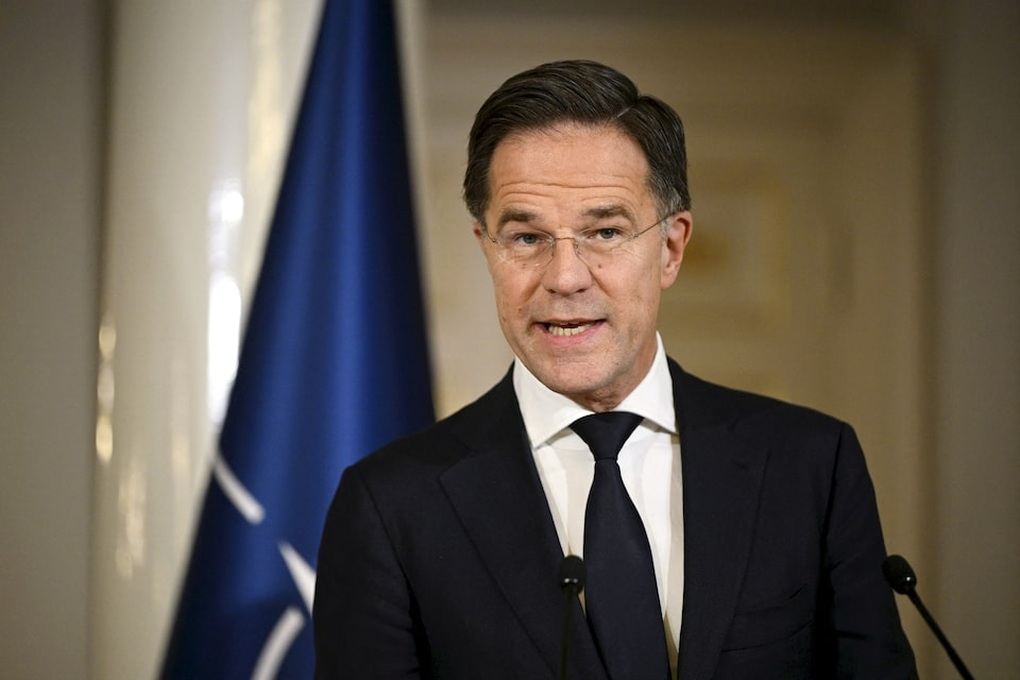 NATO: Phương Tây cần tăng chi tiêu quân sự hoặc bắt đầu học tiếng Nga - 1 NATO: Phương Tây cần tăng chi tiêu quân sự hoặc bắt đầu học tiếng Nga - 1