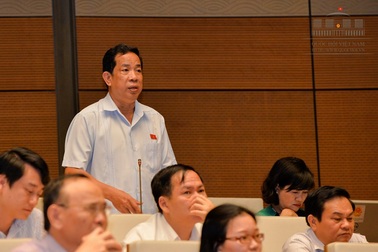 “Đồng tiền đã chi phối mọi hoạt động và làm phai nhạt tính công tâm”