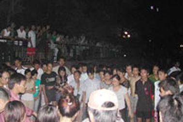 Tìm thấy xác người "mất tích" trên hồ Giảng Võ