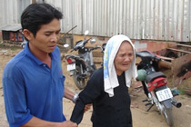 Nổ sà lan, máu nhuộm sông Vàm Cỏ 