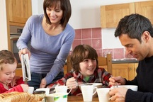 Học cách người Pháp dạy con qua cách ăn uống