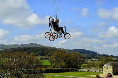 Xe đạp bay đắt ngang Mercedes M-Class