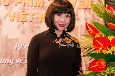 NSND Lan Hương: “32 năm qua, anh Bình vẫn chiều chuộng và chưa bao giờ quát vợ”