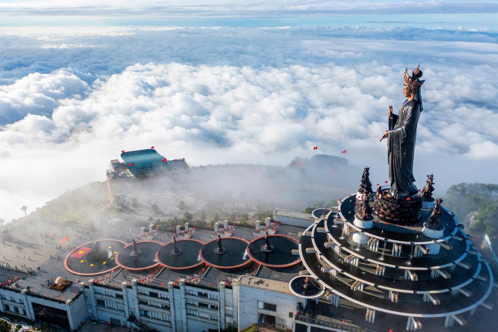 Sun World Ba Na Hills đón lượng khách kỷ lục dịp Giỗ Tổ Hùng Vương - 5 Sun World Ba Na Hills đón lượng khách kỷ lục dịp Giỗ Tổ Hùng Vương - 5