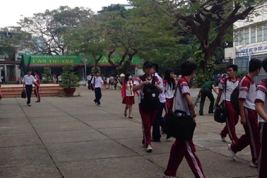 Hỗn chiến với nam sinh khác trường, học sinh lớp 11 bị đâm chết