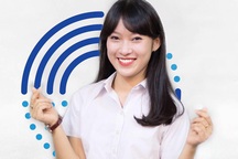 Nữ sinh "nhại 7 thứ tiếng" bất ngờ trở thành MC thời sự ở tuổi 18