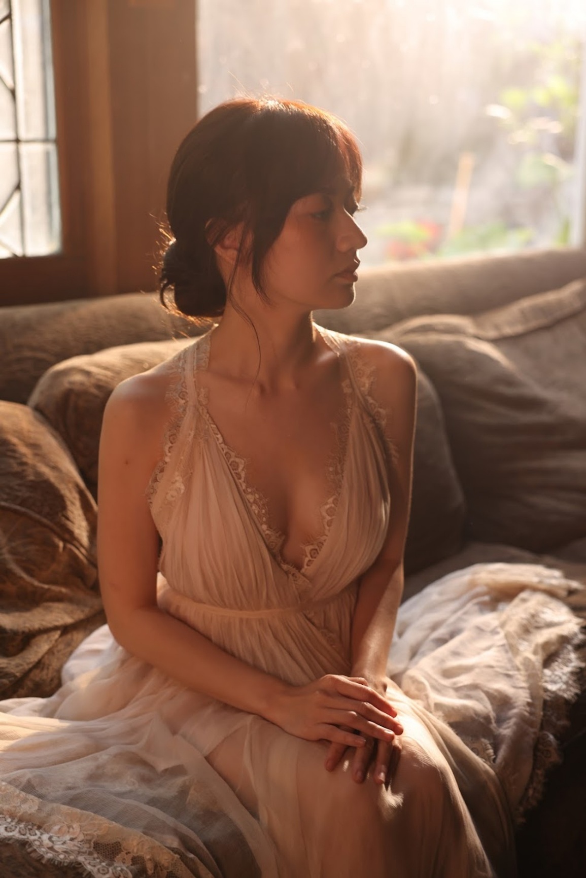 Bé Xuân Nghi gây bất ngờ với hình ảnh gợi cảm, tình tứ bên trai Tây - 2 Bé Xuân Nghi gây bất ngờ với hình ảnh gợi cảm, tình tứ bên trai Tây - 2