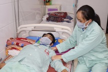 Khốn cùng cảnh vợ ung thư phổi tuyệt vọng chăm chồng ung thư gan