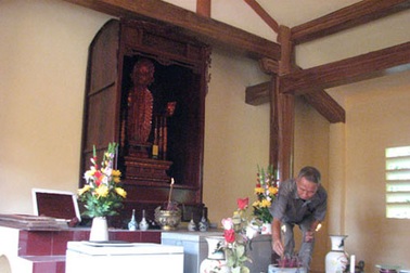 Phá đền cổ... đổ đền “bê tông” 