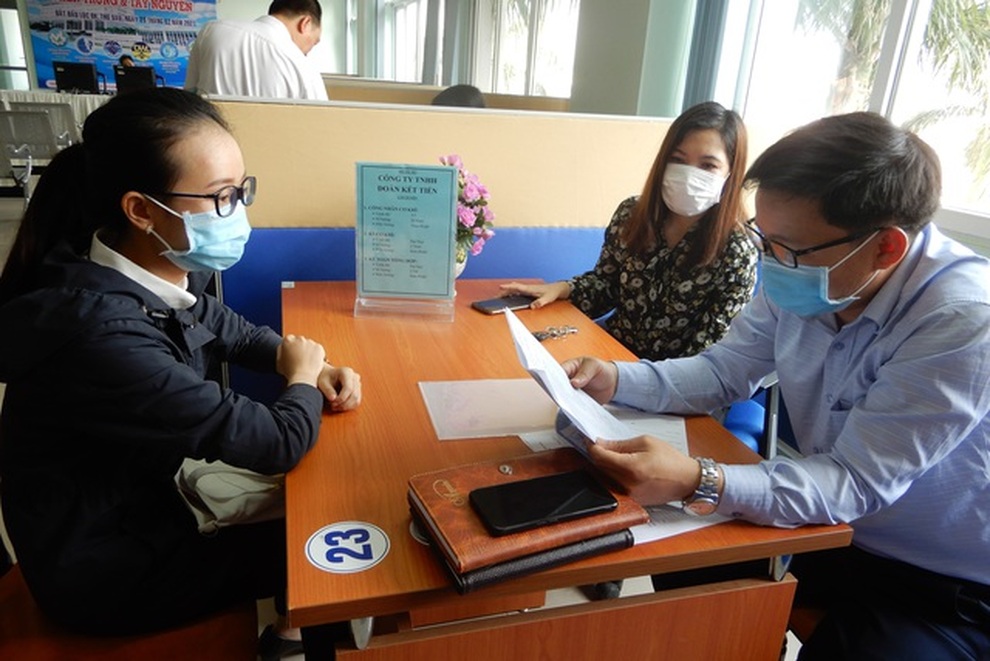 Đà Nẵng: Hơn 11.500 người lao động nộp hồ sơ hưởng trợ cấp thất nghiệp - 2 Đà Nẵng: Hơn 11.500 người lao động nộp hồ sơ hưởng trợ cấp thất nghiệp - 2